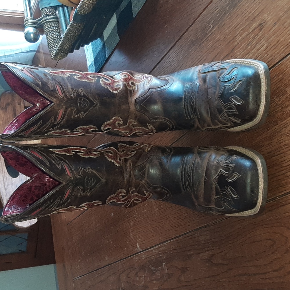 Ariat cowgirl boots